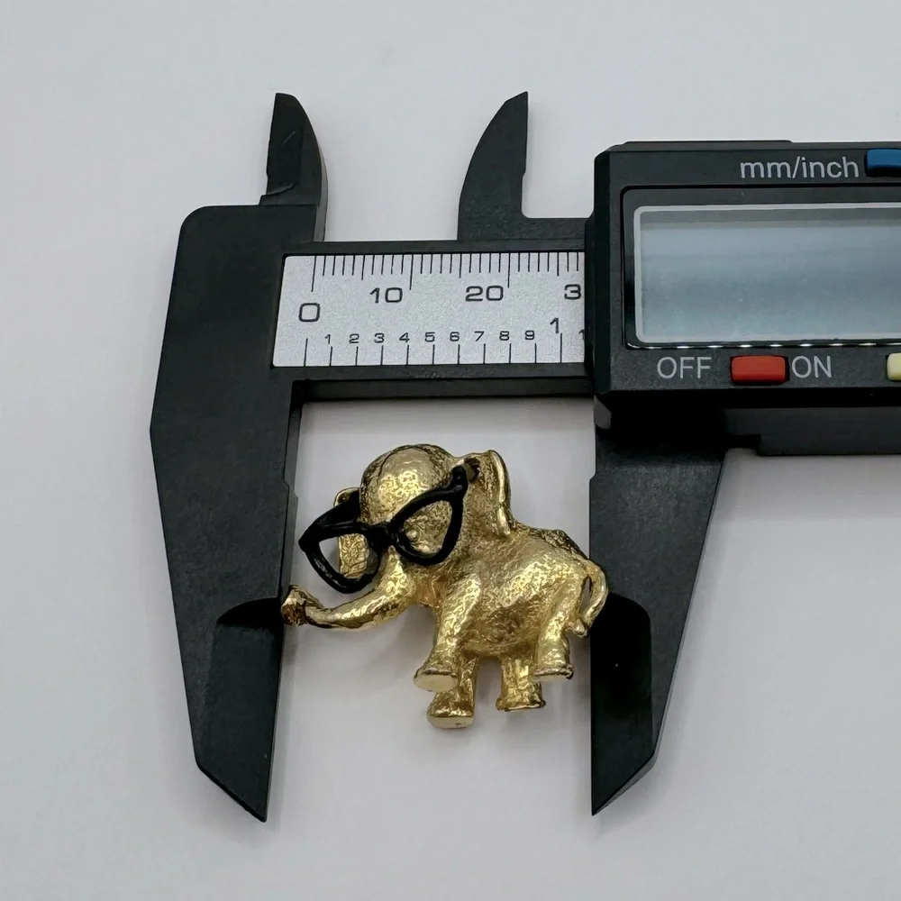 VINTAGE 1964 Barry Goldwater Elephant Pin